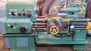 Токарно-гвинторізний верстат підвищеної точності 1К62Б